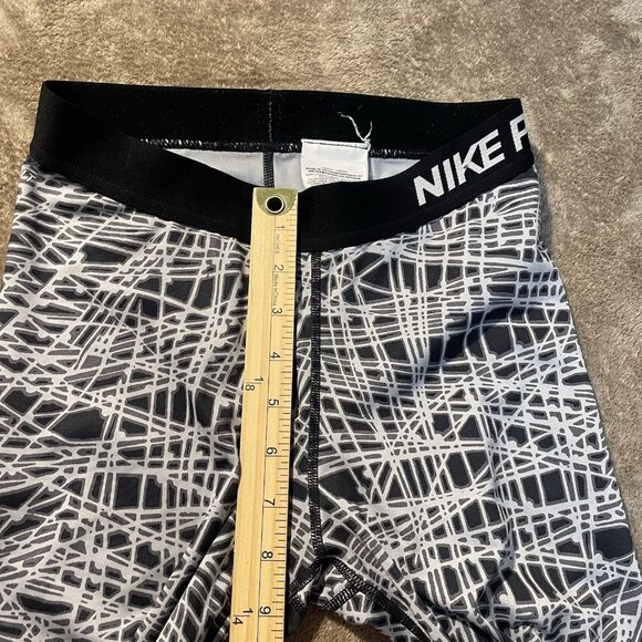 Nike Leggings Womens Small Pro Capri Active Workout Black White Design Mid Rise - Picture 8 of 9